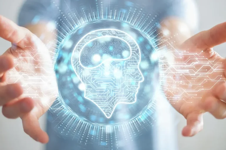Hände mit einer holografischen Darstellung von Digitalisierung